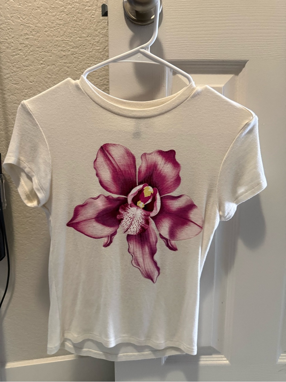 H&M Cream Short-Sleeve Tee with Magenta Orchid Print